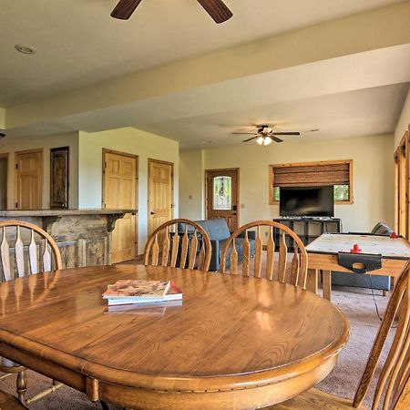 Spacious Log Cabin With Fire Pit And Game Room! ยูเรกาสปริงส์ ภายนอก รูปภาพ