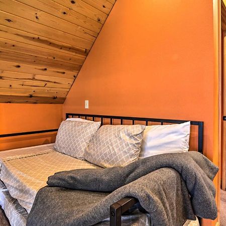 Spacious Log Cabin With Fire Pit And Game Room! ยูเรกาสปริงส์ ภายนอก รูปภาพ