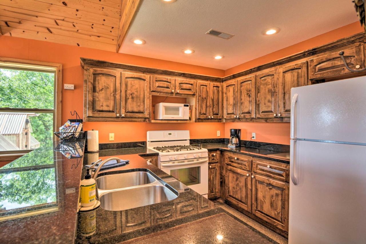 Spacious Log Cabin With Fire Pit And Game Room! ยูเรกาสปริงส์ ภายนอก รูปภาพ