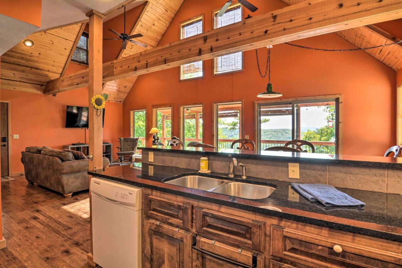 Spacious Log Cabin With Fire Pit And Game Room! ยูเรกาสปริงส์ ภายนอก รูปภาพ