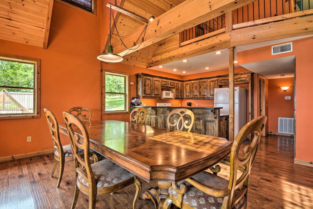 Spacious Log Cabin With Fire Pit And Game Room! ยูเรกาสปริงส์ ภายนอก รูปภาพ