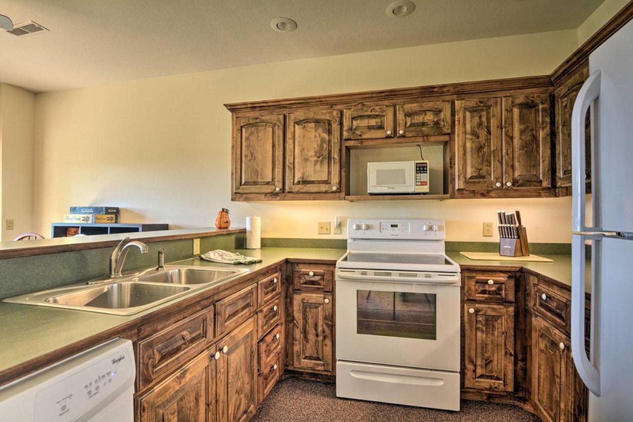 Spacious Log Cabin With Fire Pit And Game Room! ยูเรกาสปริงส์ ภายนอก รูปภาพ