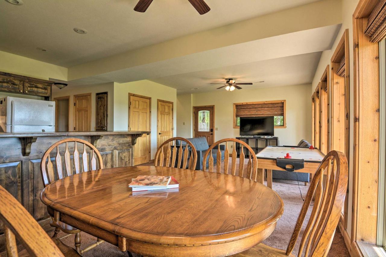 Spacious Log Cabin With Fire Pit And Game Room! ยูเรกาสปริงส์ ภายนอก รูปภาพ