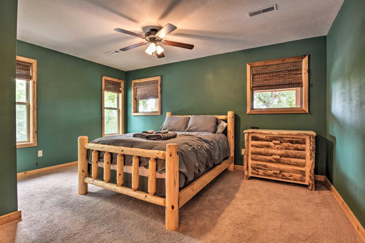 Spacious Log Cabin With Fire Pit And Game Room! ยูเรกาสปริงส์ ภายนอก รูปภาพ