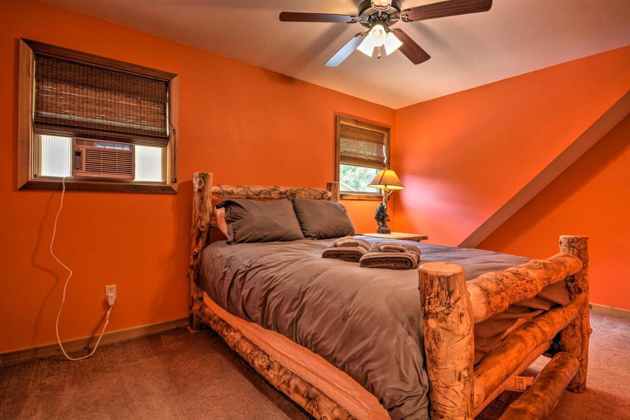 Spacious Log Cabin With Fire Pit And Game Room! ยูเรกาสปริงส์ ภายนอก รูปภาพ